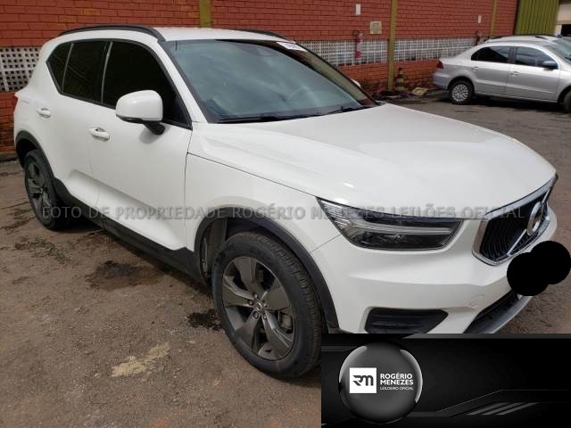 2019 VOLVO XC40